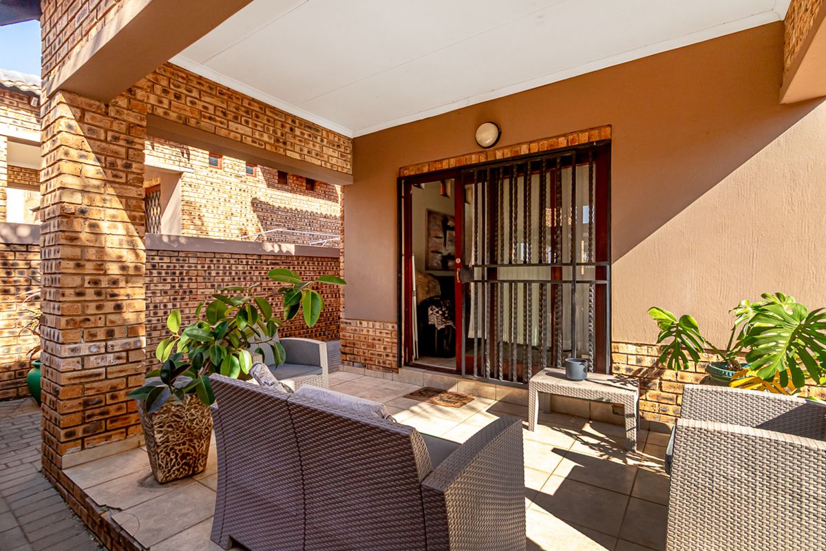 Beautiful well maintained 3 bedroom, 2 bathroom home - Photo 3