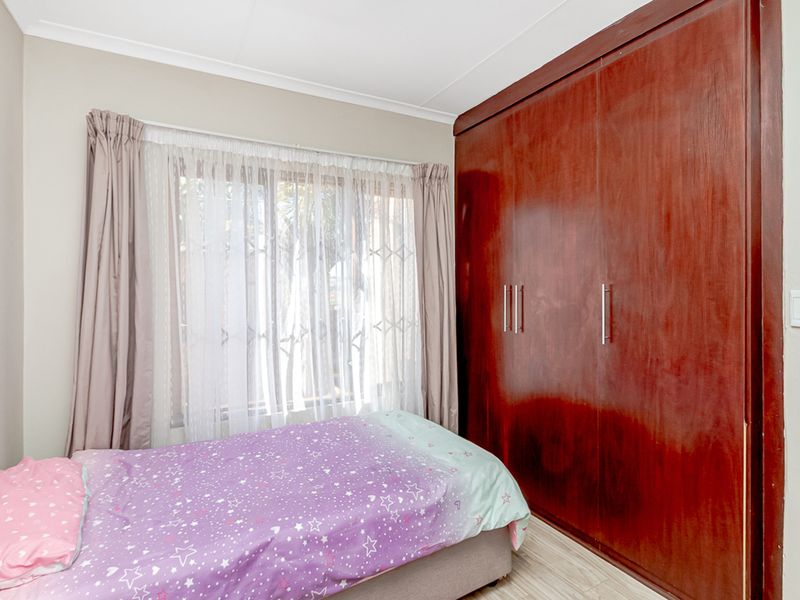 Beautiful well maintained 3 bedroom, 2 bathroom home - Photo 10