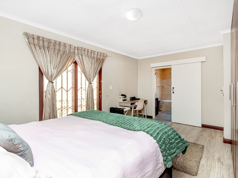 Beautiful well maintained 3 bedroom, 2 bathroom home - Photo 9