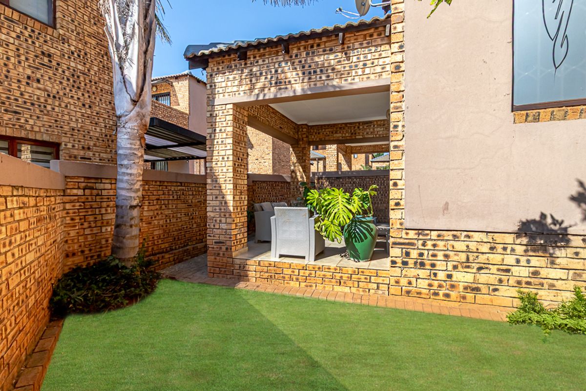 Beautiful well maintained 3 bedroom, 2 bathroom home - Photo 4