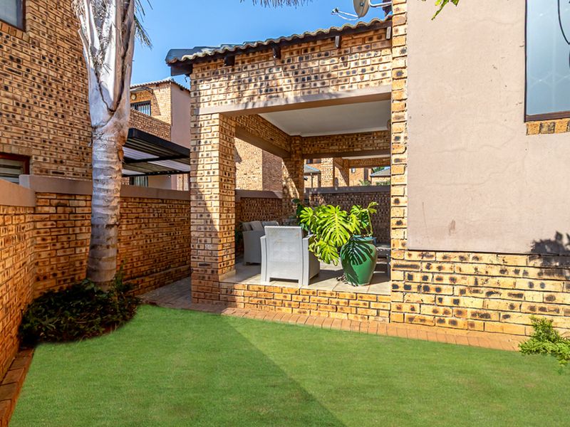 Beautiful well maintained 3 bedroom, 2 bathroom home - Photo 4