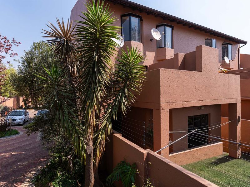 Secure and Spacious 2-Bedroom Duplex in Buurendal, Edenvale! - Photo 4