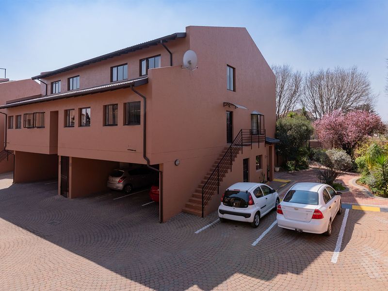 Secure and Spacious 2-Bedroom Duplex in Buurendal, Edenvale! - Photo 3