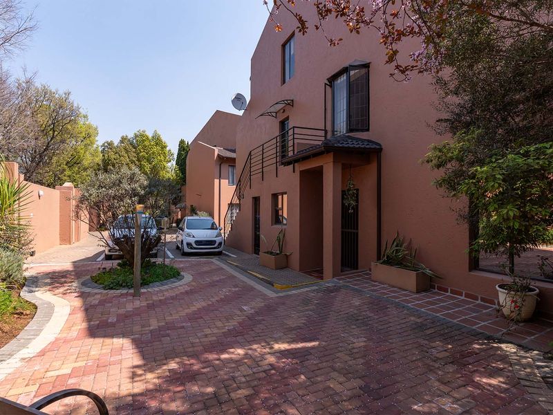 Secure and Spacious 2-Bedroom Duplex in Buurendal, Edenvale! - Photo 5