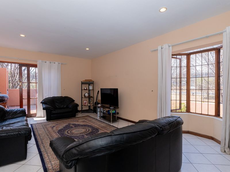 Secure and Spacious 2-Bedroom Duplex in Buurendal, Edenvale! - Photo 7