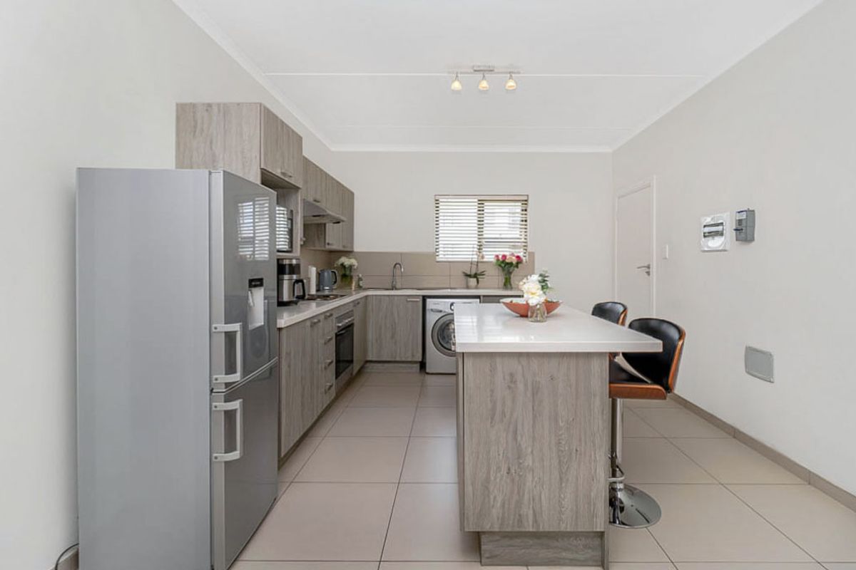 Modern 2 Bedroom, 2 Bathroom Apartment for sale in Midrand - Photo 5