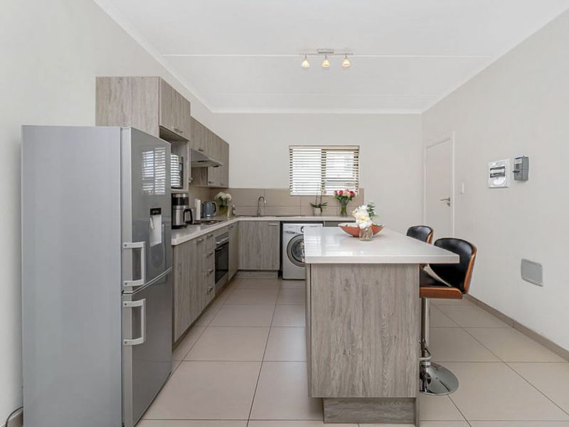 Modern 2 Bedroom, 2 Bathroom Apartment for sale in Midrand - Photo 5