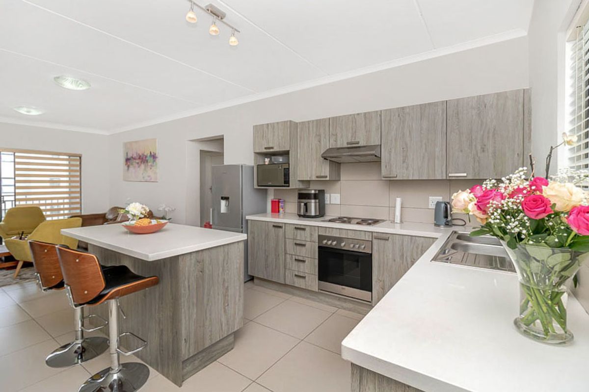 Modern 2 Bedroom, 2 Bathroom Apartment for sale in Midrand - Photo 3