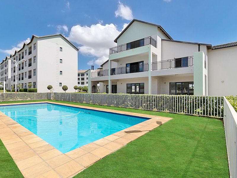 Modern 2 Bedroom, 2 Bathroom Apartment for sale in Midrand - Photo 10