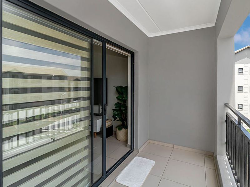 Modern 2 Bedroom, 2 Bathroom Apartment for sale in Midrand - Photo 9