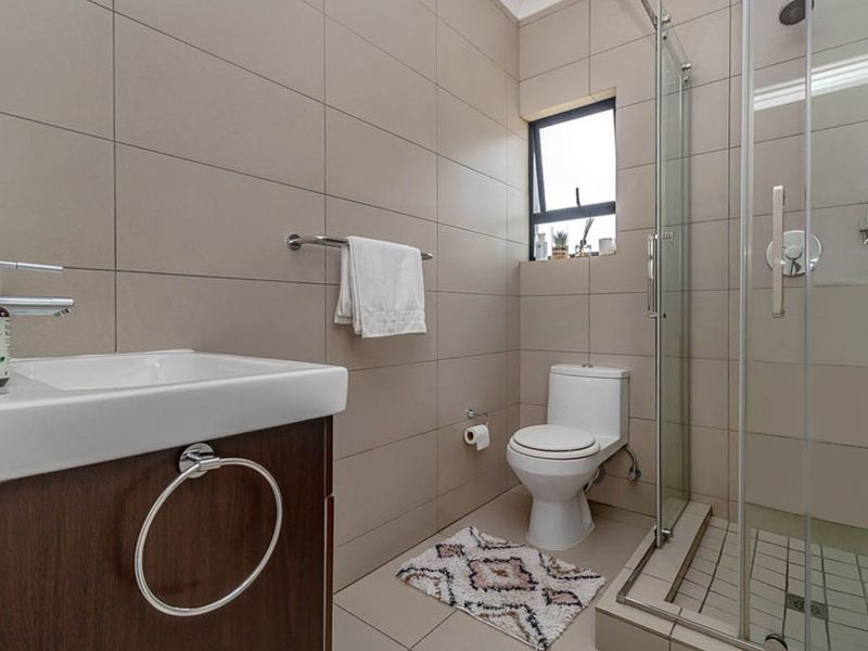 Modern 2 Bedroom, 2 Bathroom Apartment for sale in Midrand - Photo 6
