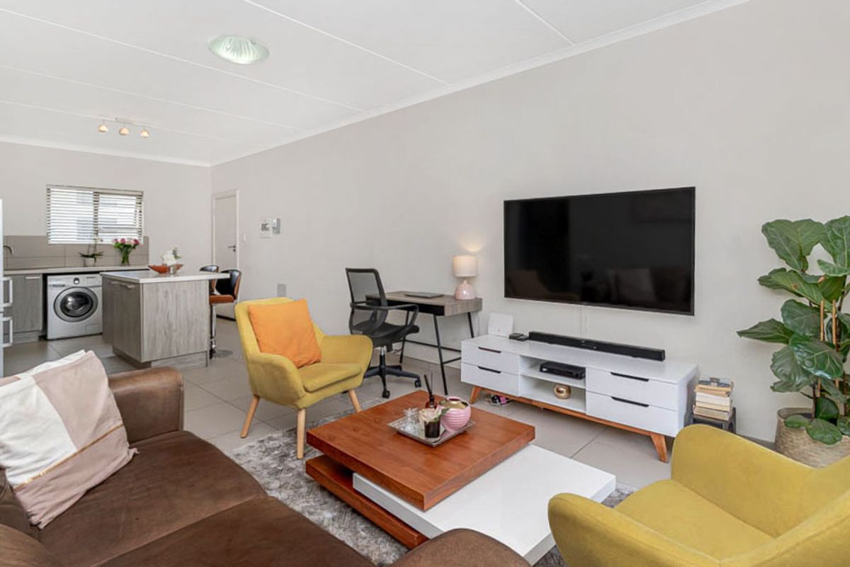 Modern 2 Bedroom, 2 Bathroom Apartment for sale in Midrand - Photo 2