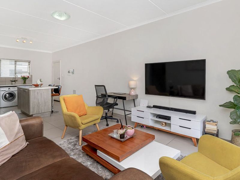 Modern 2 Bedroom, 2 Bathroom Apartment for sale in Midrand - Photo 2