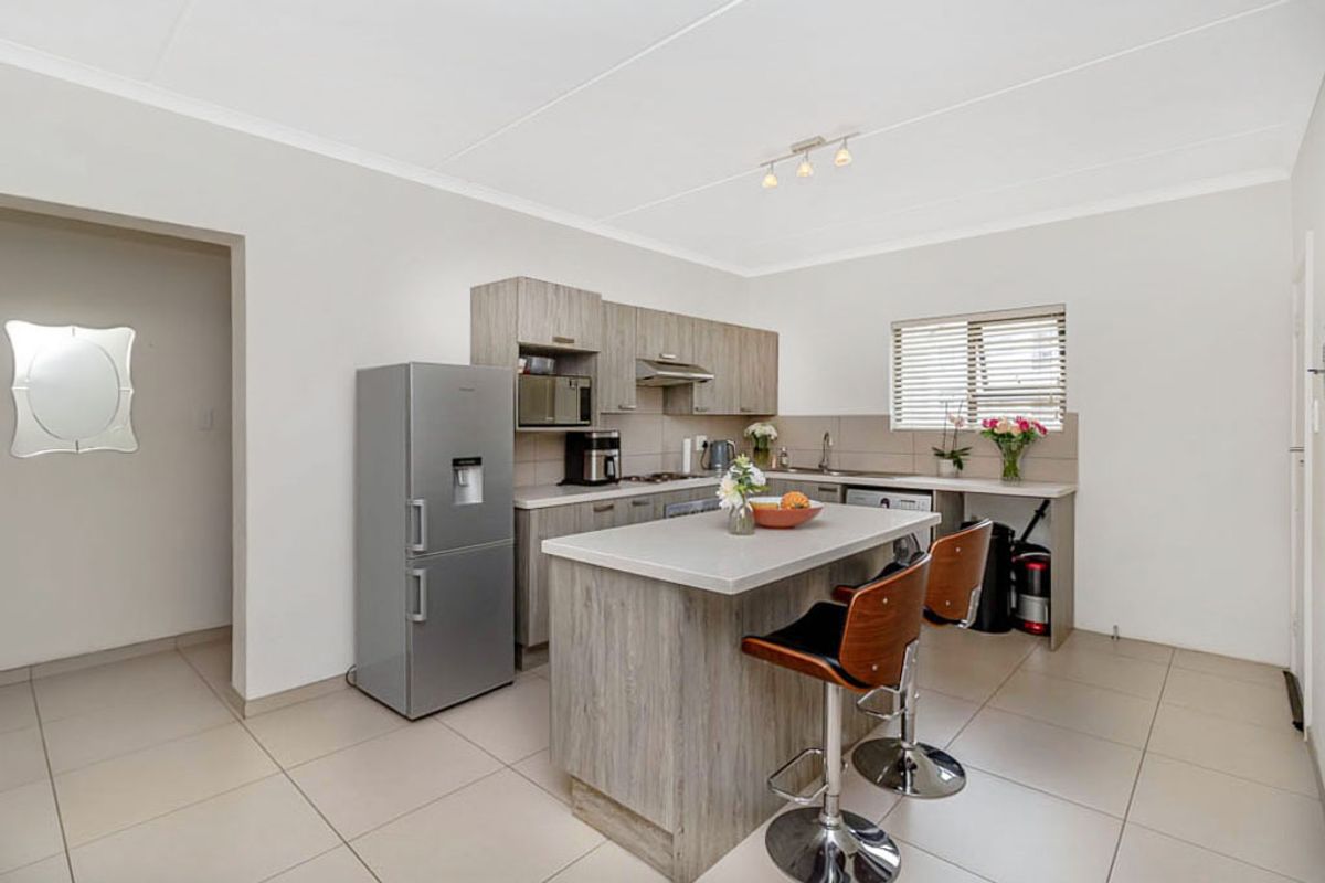 Modern 2 Bedroom, 2 Bathroom Apartment for sale in Midrand - Photo 4