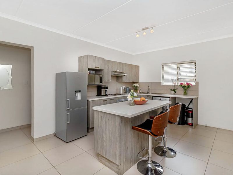 Modern 2 Bedroom, 2 Bathroom Apartment for sale in Midrand - Photo 4