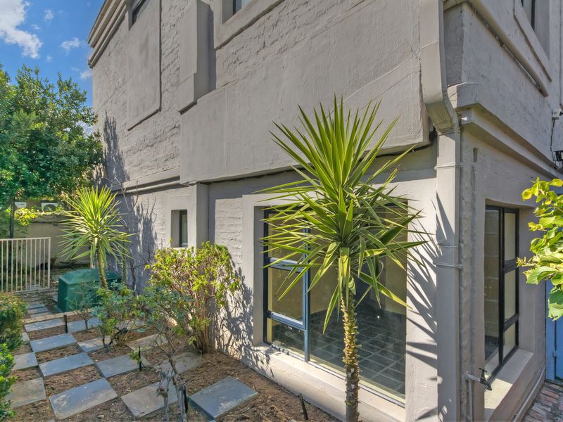 Large family home Italian style property - Photo 4