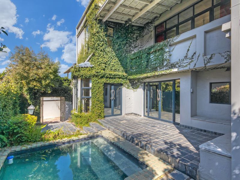 Large family home Italian style property - Photo 2