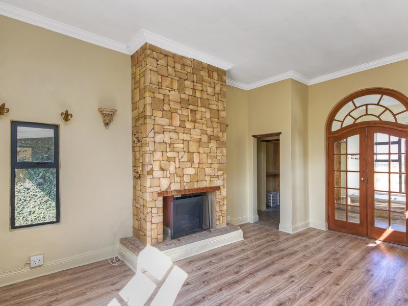 Large family home Italian style property - Photo 8
