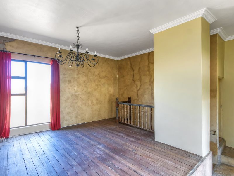 Large family home Italian style property - Photo 9