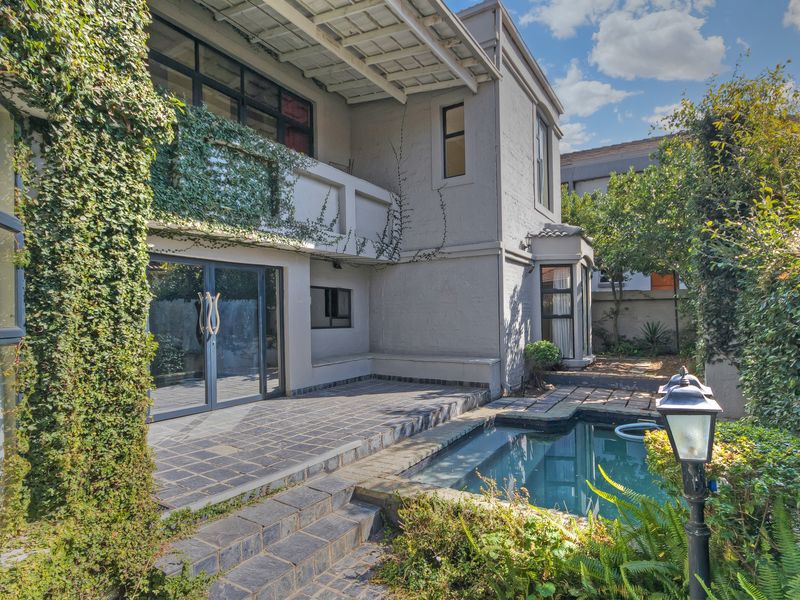 Large family home Italian style property - Photo 6