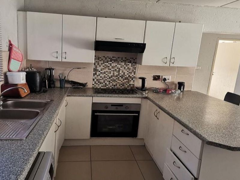 2-Bedroom Unit for Sale in Chloorkop, Kempton Park - Photo 3