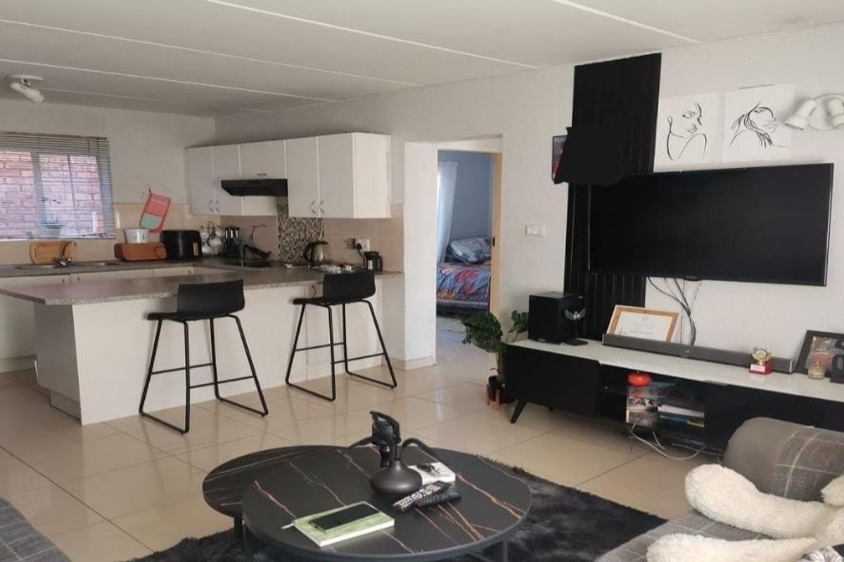 2-Bedroom Unit for Sale in Chloorkop, Kempton Park - Photo 2
