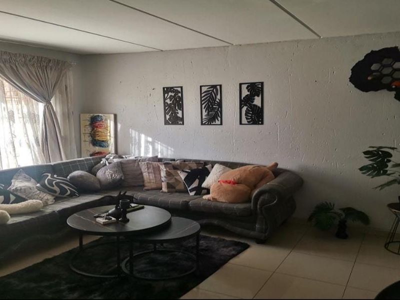 2-Bedroom Unit for Sale in Chloorkop, Kempton Park - Photo 10
