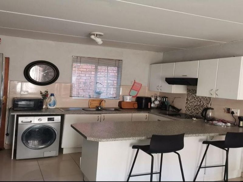 2-Bedroom Unit for Sale in Chloorkop, Kempton Park - Photo 8
