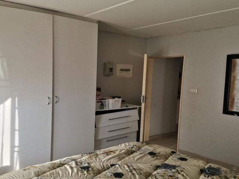 2-Bedroom Unit for Sale in Chloorkop, Kempton Park - Photo 5