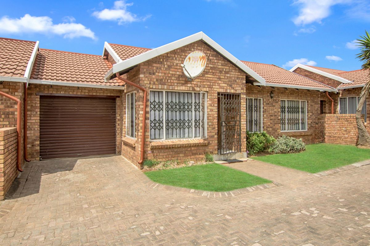 3 bedroom, 1 bathroom home - Photo 2