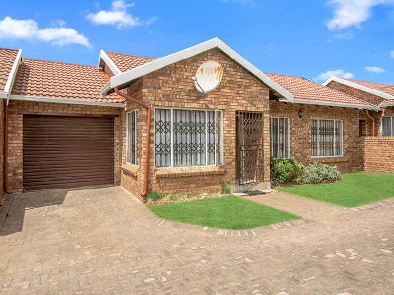 3 bedroom, 1 bathroom home - Photo 2