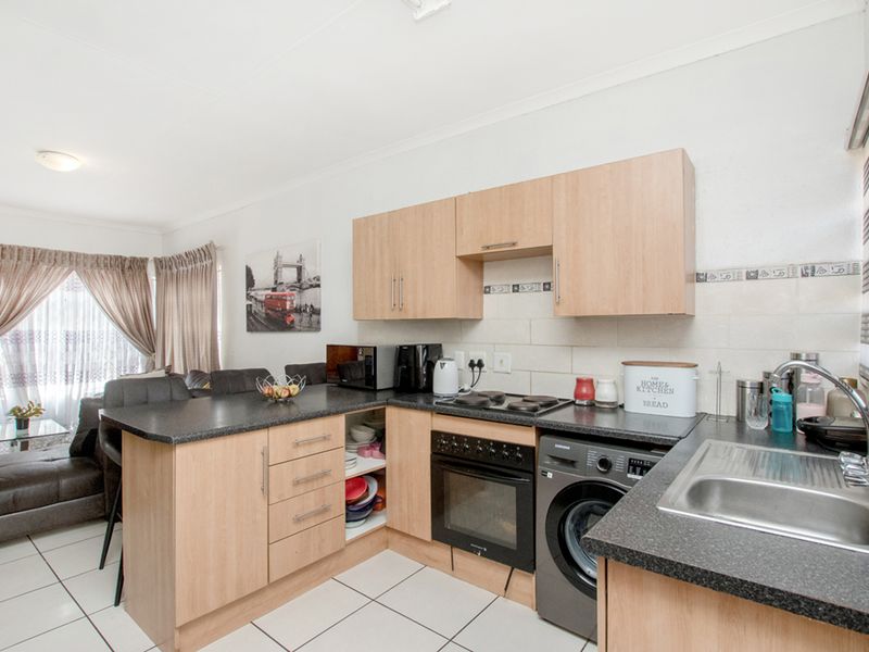 3 bedroom, 1 bathroom home - Photo 7