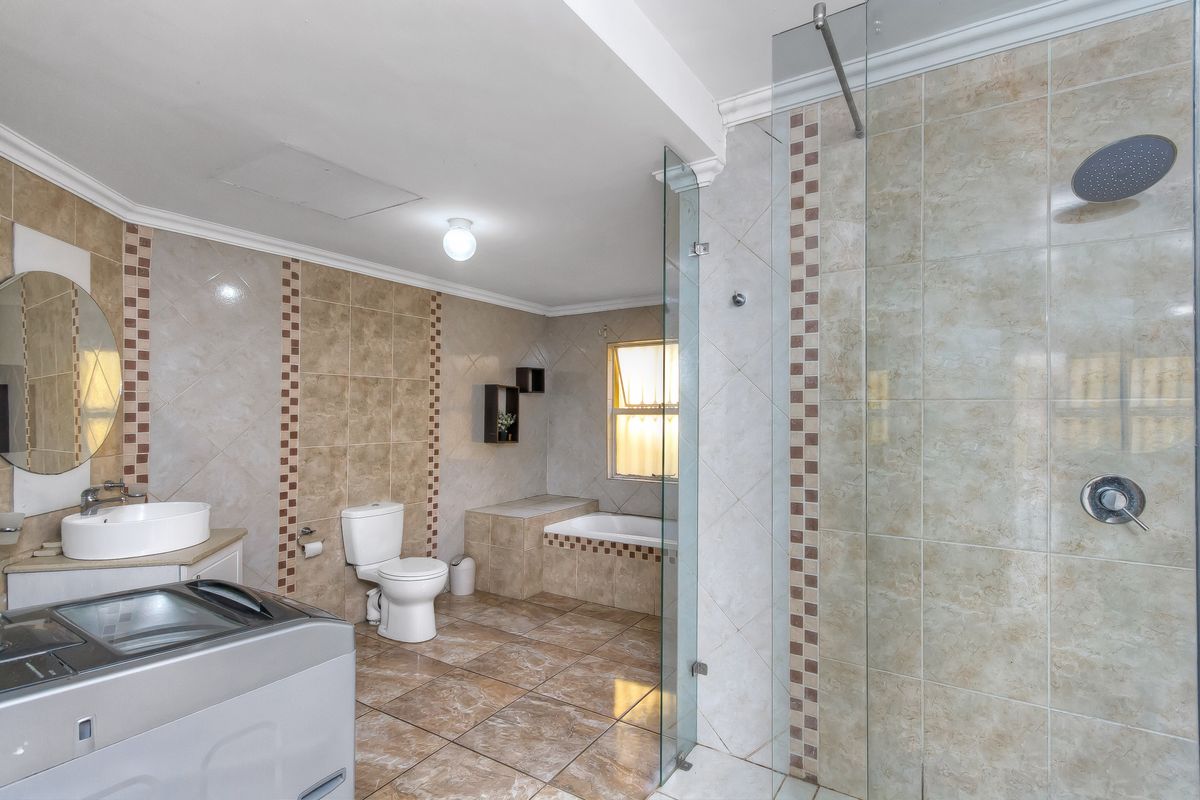 GLENVISTA - 4 bedroom family home - Photo 5