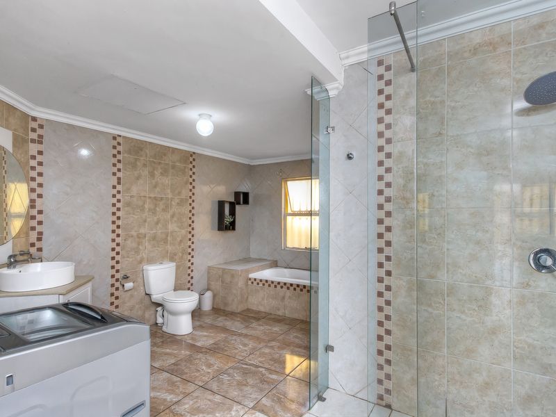 GLENVISTA - 4 bedroom family home - Photo 5