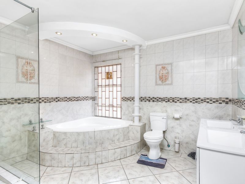 GLENVISTA - 4 bedroom family home - Photo 2