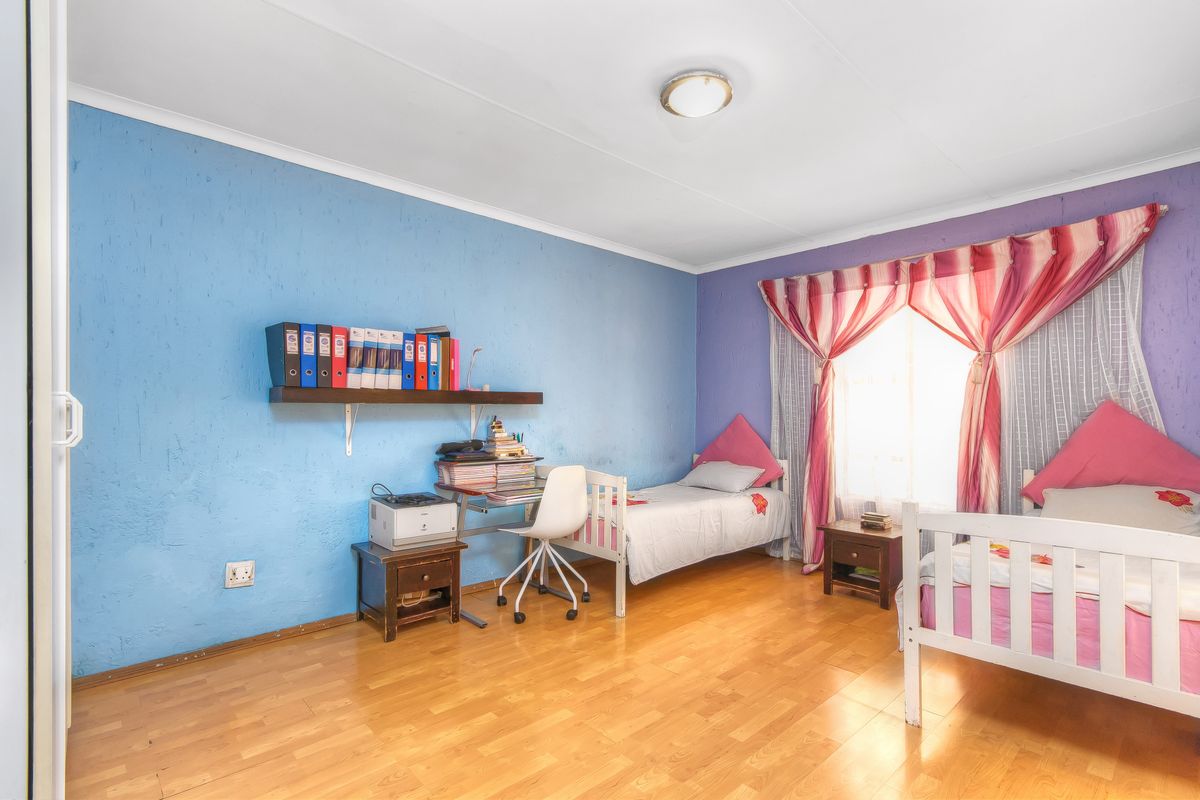 GLENVISTA - 4 bedroom family home - Photo 4