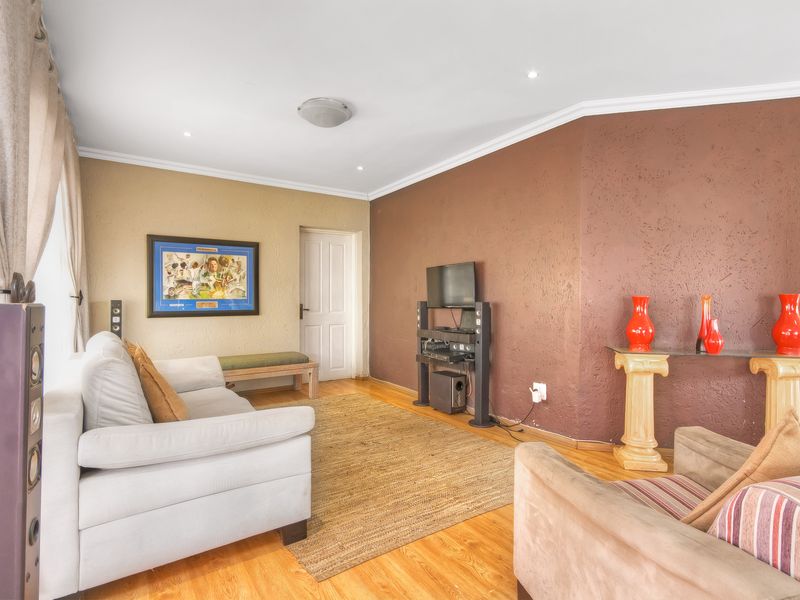 GLENVISTA - 4 bedroom family home - Photo 8