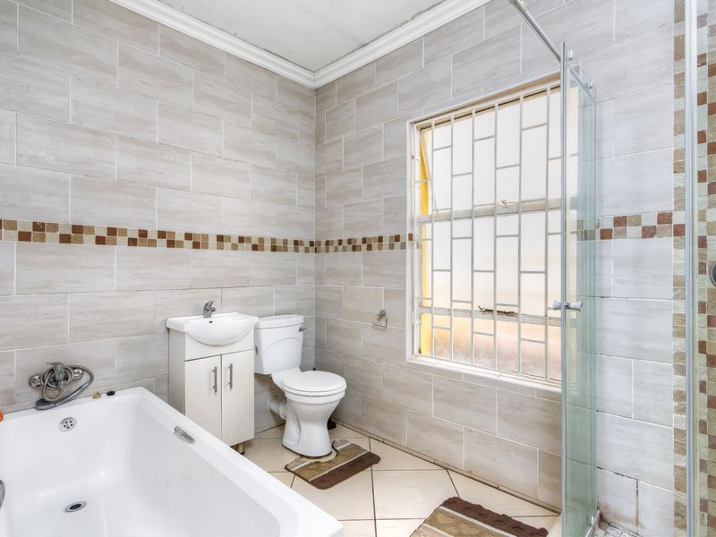 GLENVISTA - 4 bedroom family home - Photo 6