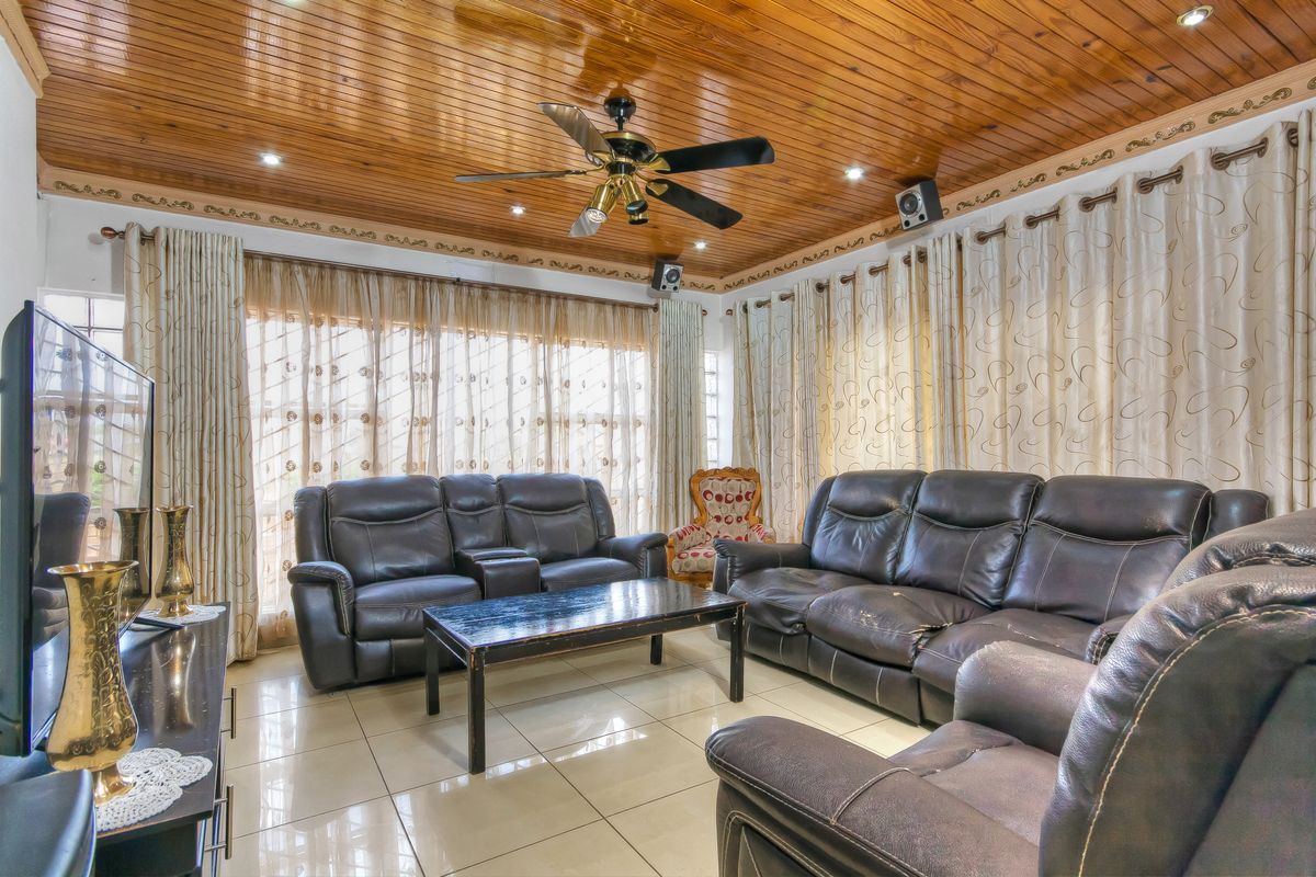 3 Bedroom family home available in Lenasia ext 2 - Photo 4