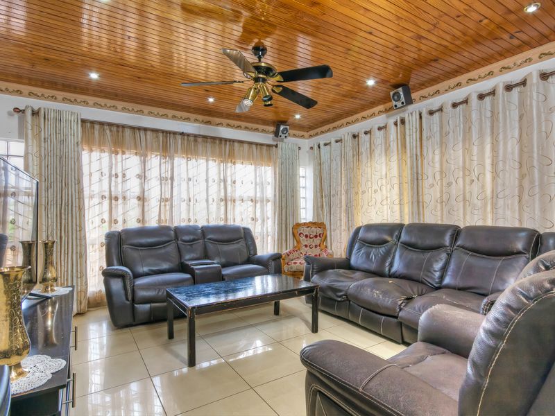 3 Bedroom family home available in Lenasia ext 2 - Photo 4