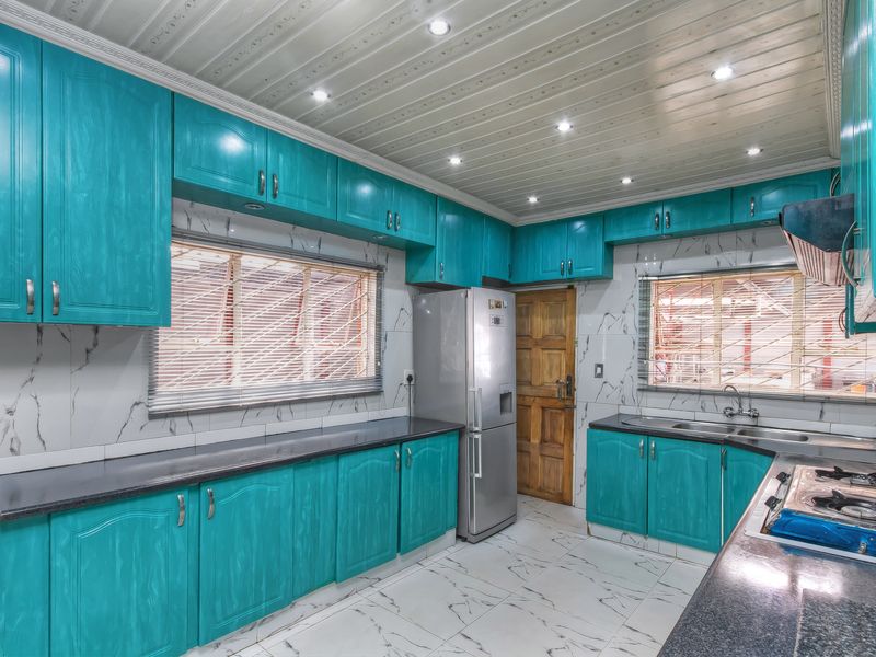 3 Bedroom family home available in Lenasia ext 2 - Photo 10