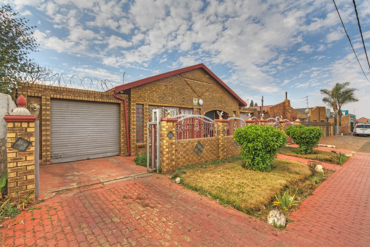 3 Bedroom family home available in Lenasia ext 2 - Photo 3