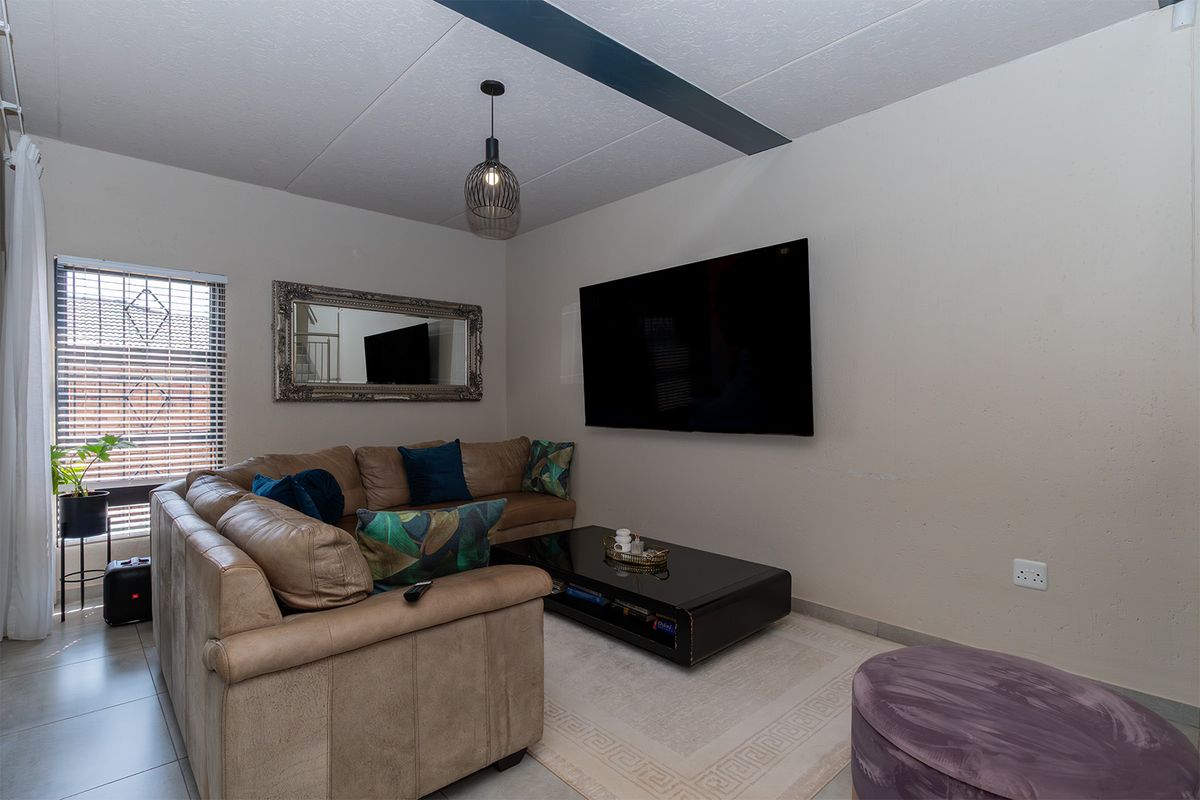 Modern Elegance Meets Practical Living in This Stunning Duplex Cluster - Photo 2