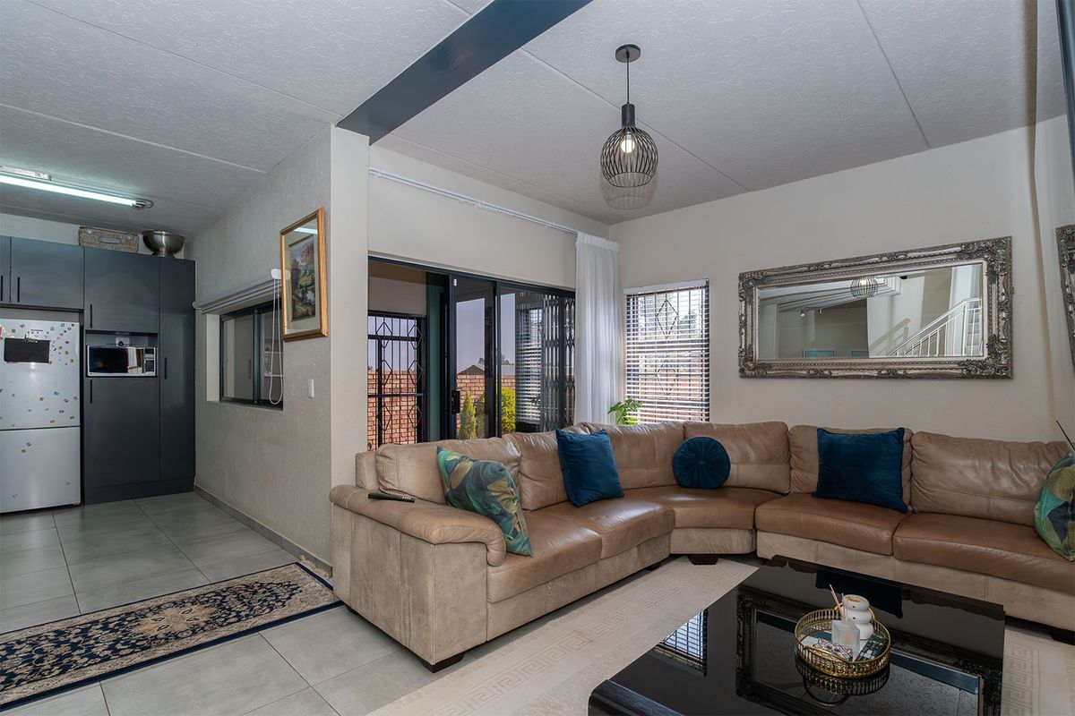 Modern Elegance Meets Practical Living in This Stunning Duplex Cluster - Photo 3