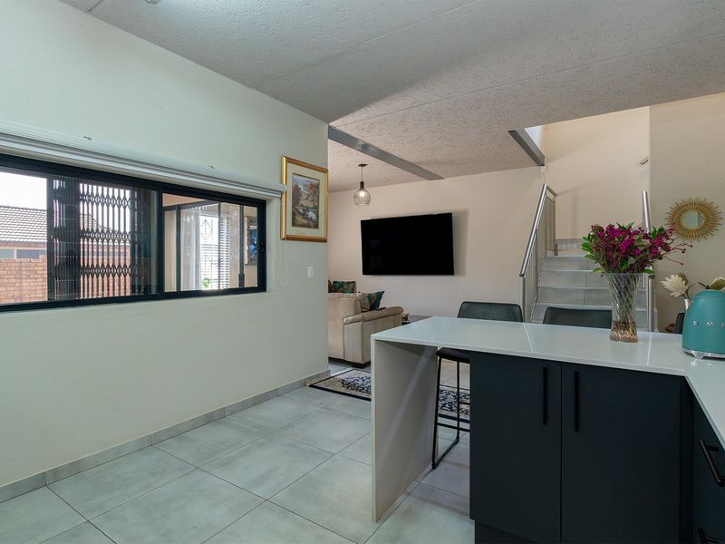 Modern Elegance Meets Practical Living in This Stunning Duplex Cluster - Photo 8