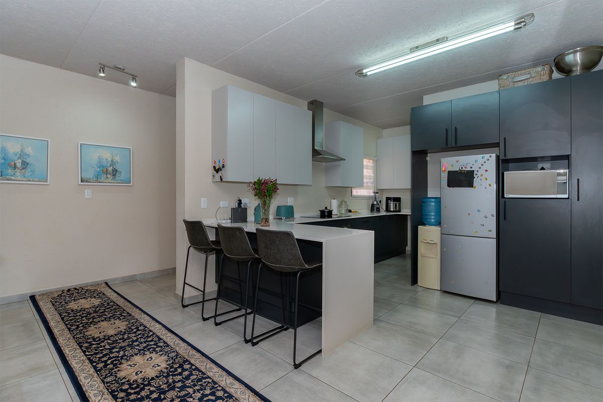 Modern Elegance Meets Practical Living in This Stunning Duplex Cluster - Photo 4