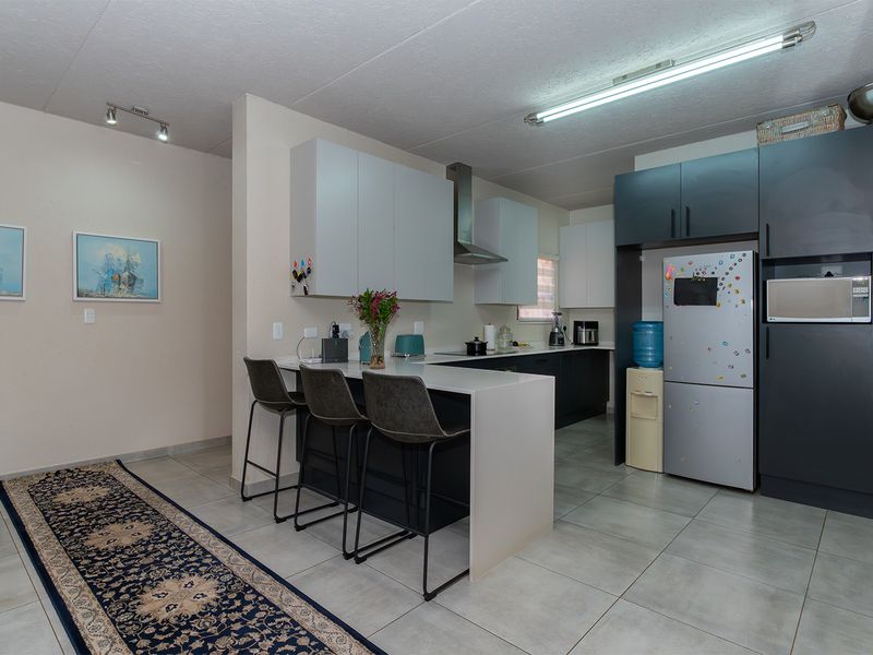 Modern Elegance Meets Practical Living in This Stunning Duplex Cluster - Photo 4