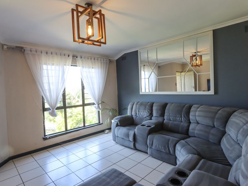 Charming Home with Cottage and Sea Views - Photo 5