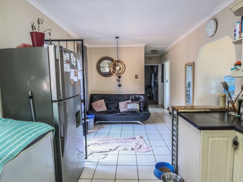 Charming Home with Cottage and Sea Views - Photo 10