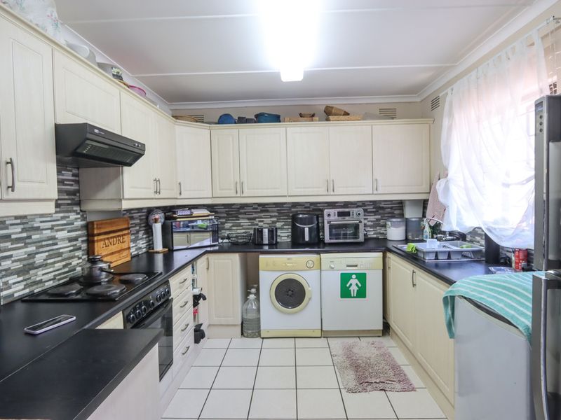 Charming Home with Cottage and Sea Views - Photo 9